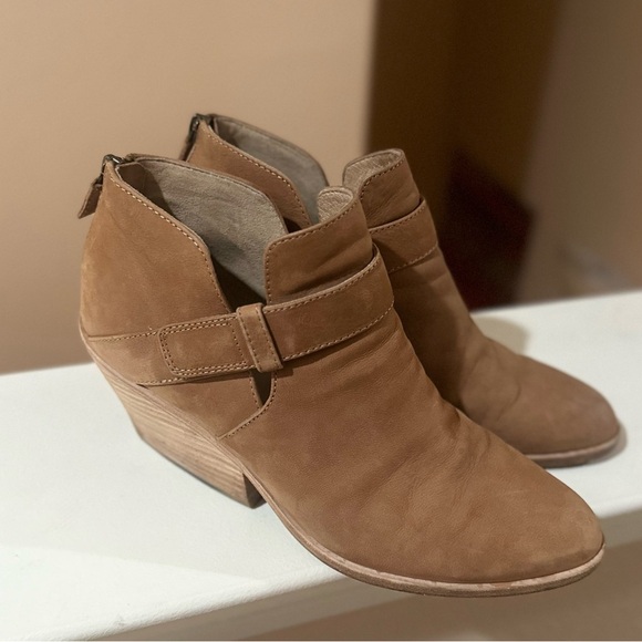 Women’s Eileen Fisher Ives‎ Tan Bootie. Size 7.5. - Picture 1 of 12